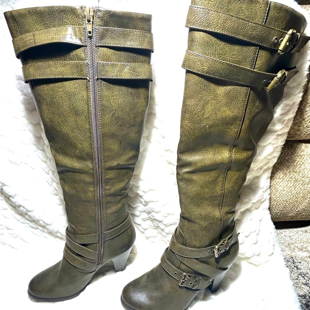 JustFab Olive Green zippered buckled chunky round toe knee boots women size 8.5